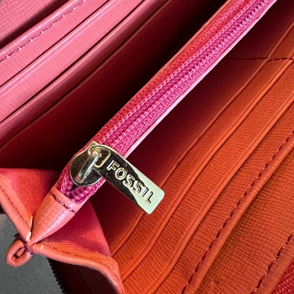 FOSSIL Wristlet Tan, Beige & Orange Leather Trim, Zip Around Wallet Full Size - Picture 5 of 7